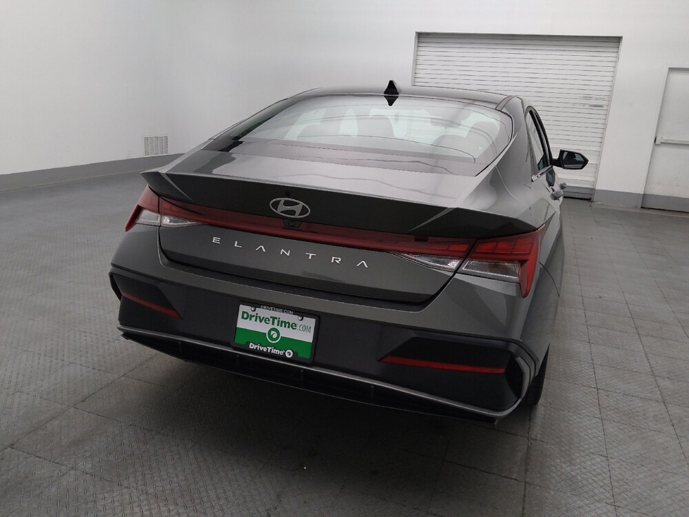 2025 Hyundai Elantra in Gainesville, FL 32609 - 18131059 7