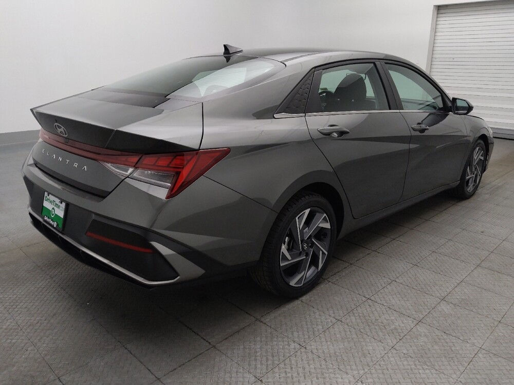 2025 Hyundai Elantra in Gainesville, FL 32609 - 18131059 9