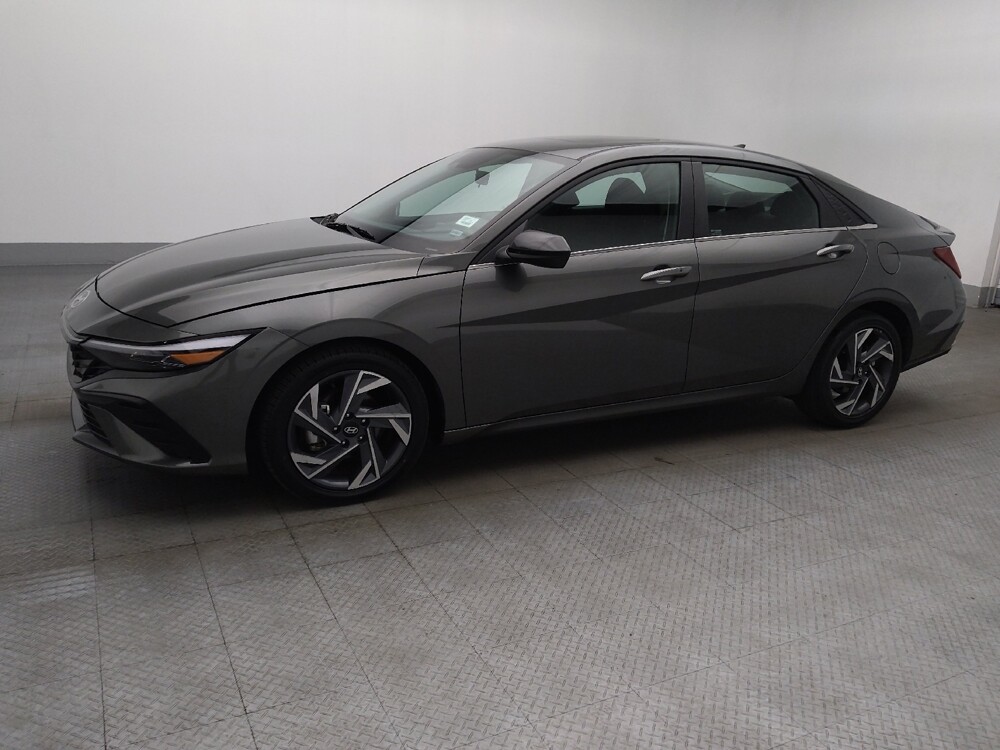 2025 Hyundai Elantra in Gainesville, FL 32609 - 18131059 2