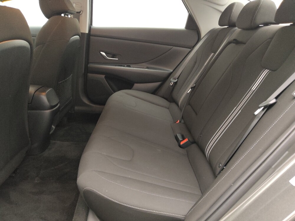 2025 Hyundai Elantra in Gainesville, FL 32609 - 18131059 18