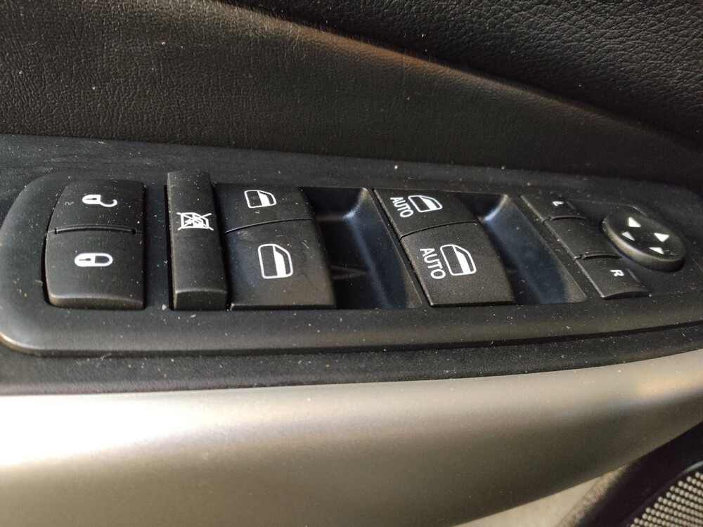 2017 Jeep Cherokee in Greensboro, NC 27407 - 18131132 27