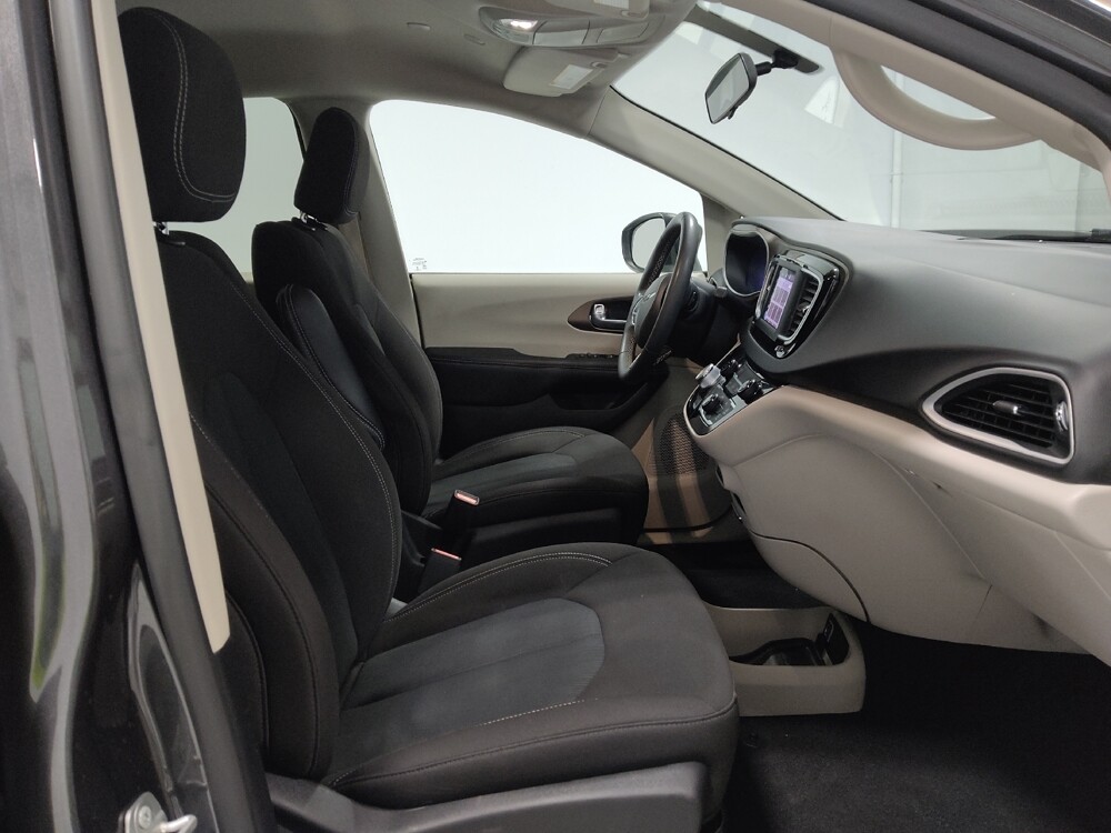 2022 Chrysler Voyager in Columbus, OH 43231 - 18131236 21