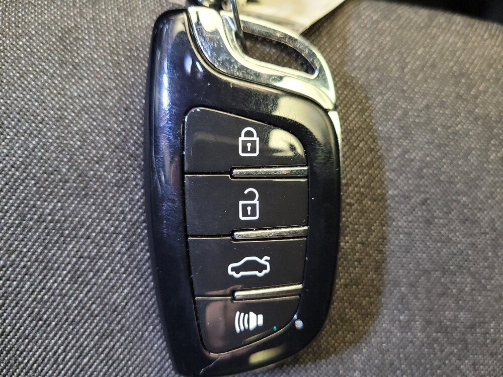 2020 Chevrolet Equinox in Columbus, OH 43228 - 18131247 32