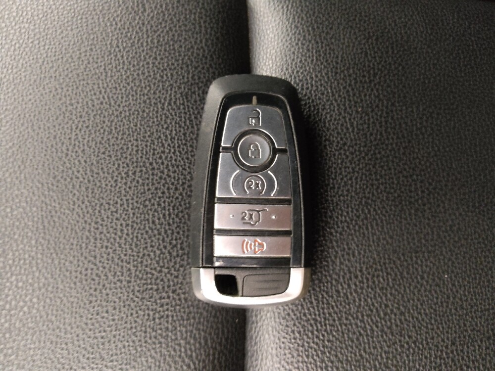 2020 Ford Explorer in Topeka, KS 66611 - 18131321 32