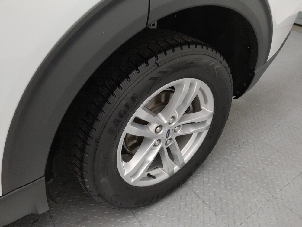 2020 Ford Explorer in Topeka, KS 66611 - 18131321 33