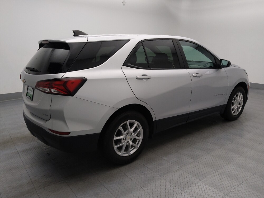 2022 Chevrolet Equinox in St. Louis, MO 63136 - 18131328 10