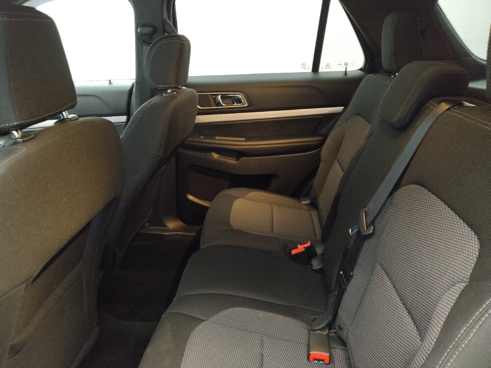 2017 Ford Explorer in Lombard, IL 60148 - 18131332 18