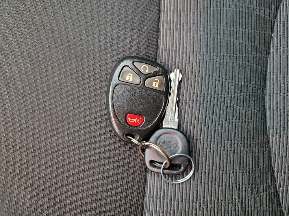 2017 Chevrolet Traverse in Taylor, MI 48180 - 18131345 32