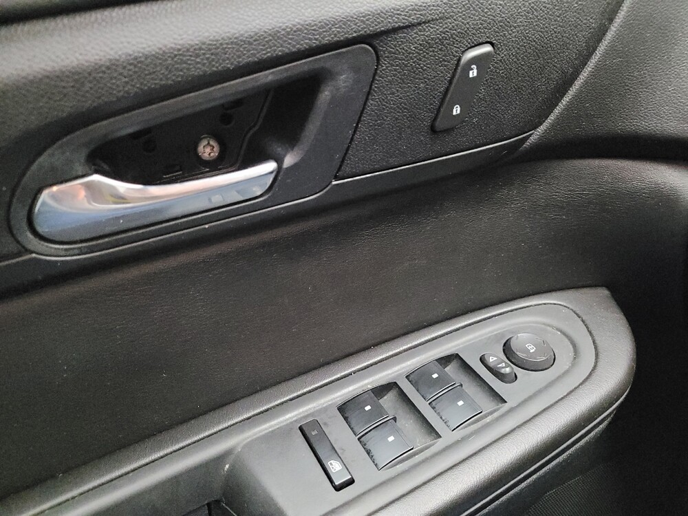 2017 Chevrolet Traverse in Taylor, MI 48180 - 18131345 27