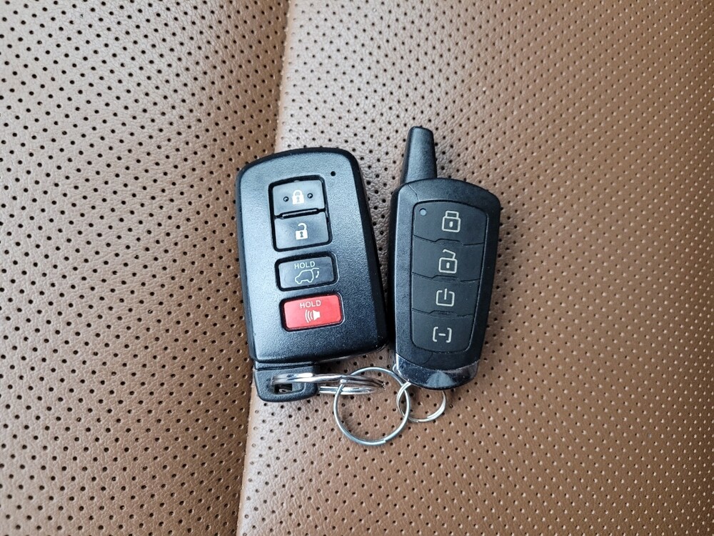 2018 Toyota Highlander in Eastpointe, MI 48021 - 18131353 27