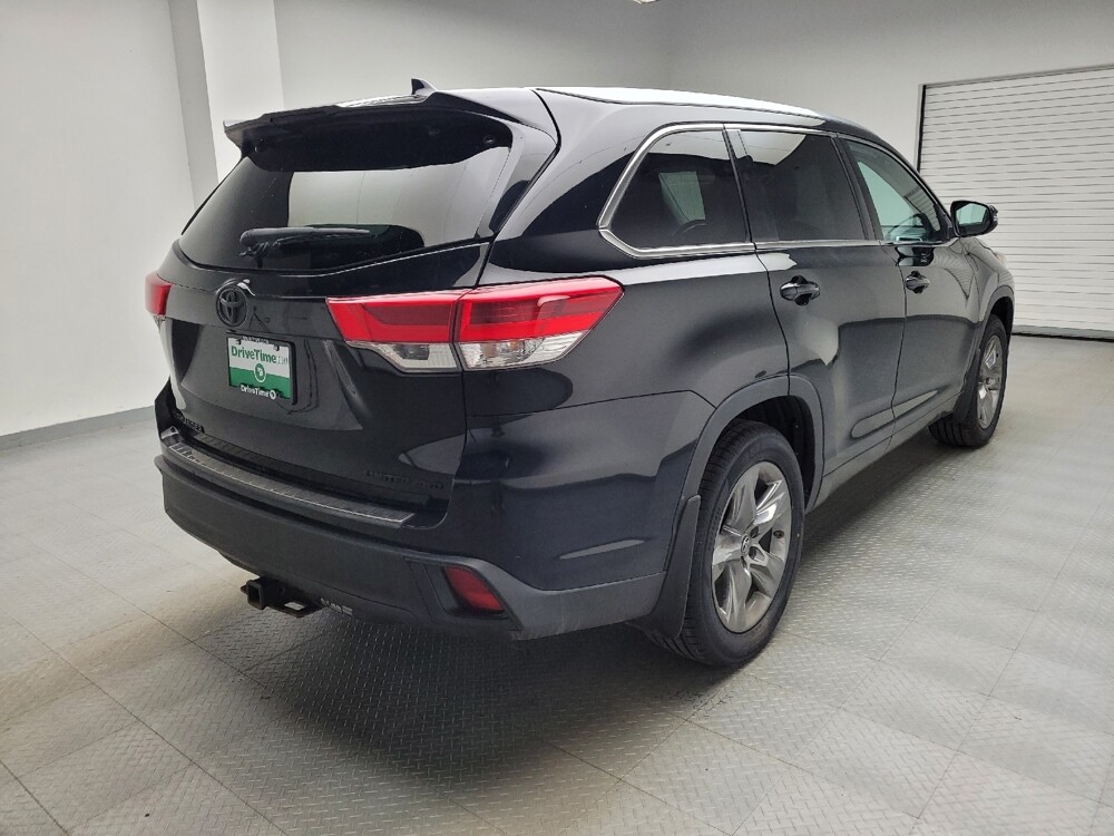 2018 Toyota Highlander in Eastpointe, MI 48021 - 18131353 9