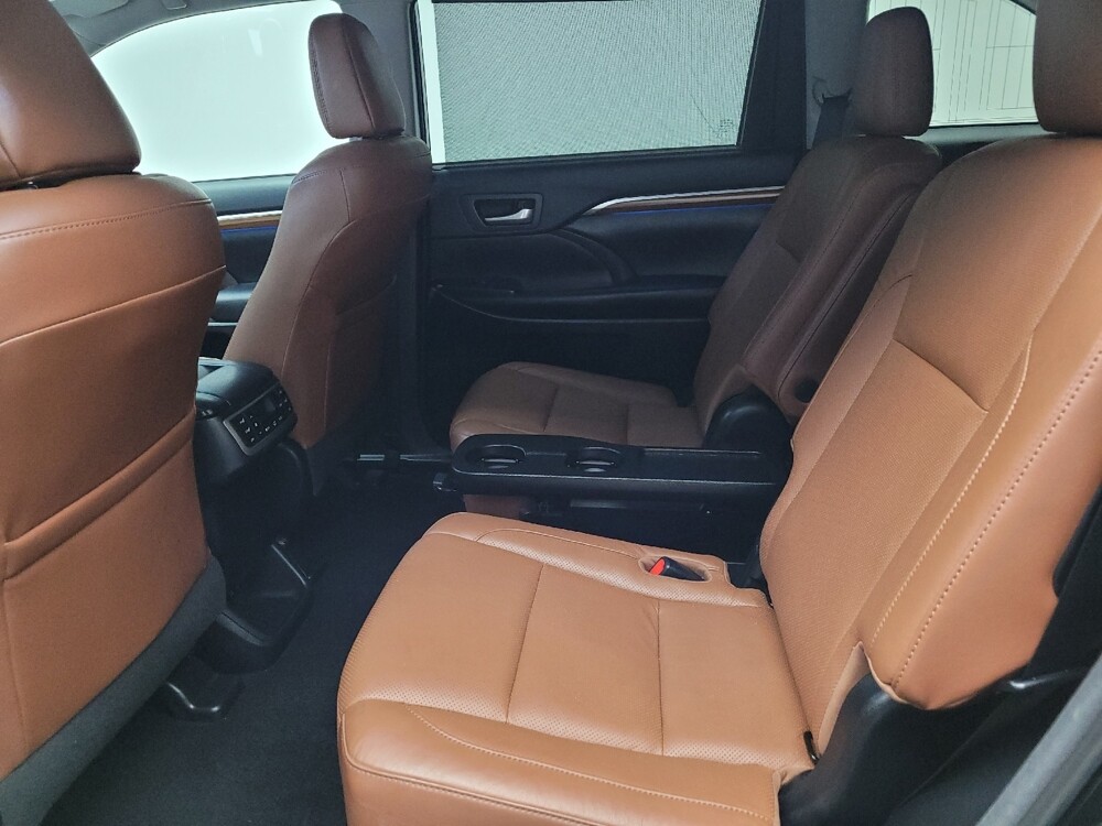 2018 Toyota Highlander in Eastpointe, MI 48021 - 18131353 18