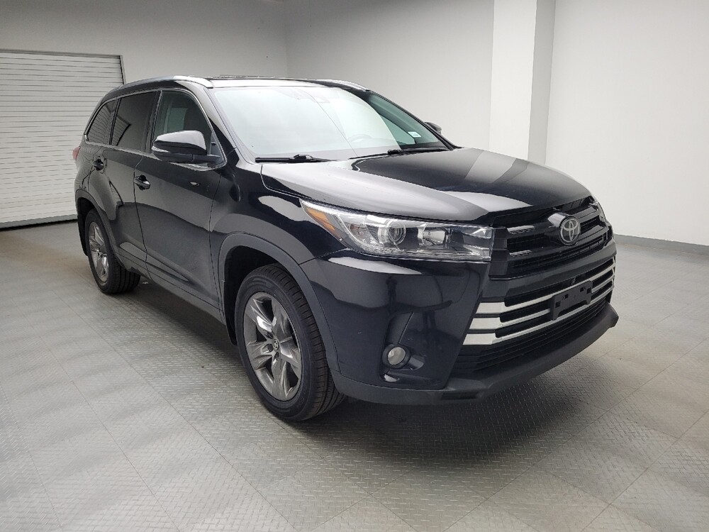 2018 Toyota Highlander in Eastpointe, MI 48021 - 18131353 13