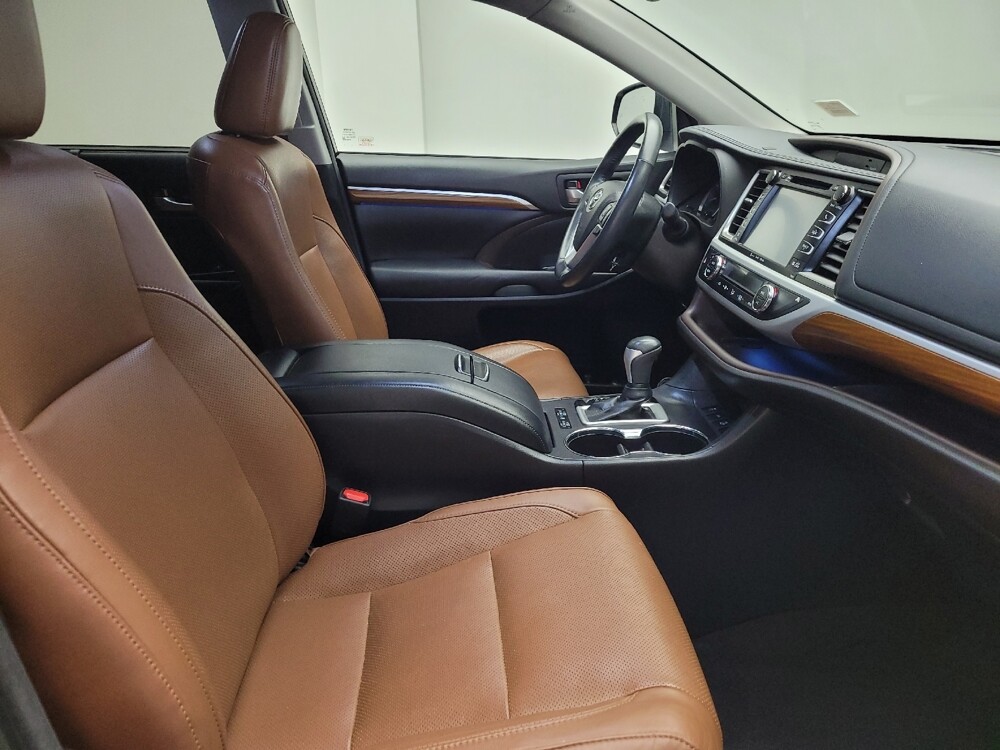 2018 Toyota Highlander in Eastpointe, MI 48021 - 18131353 21