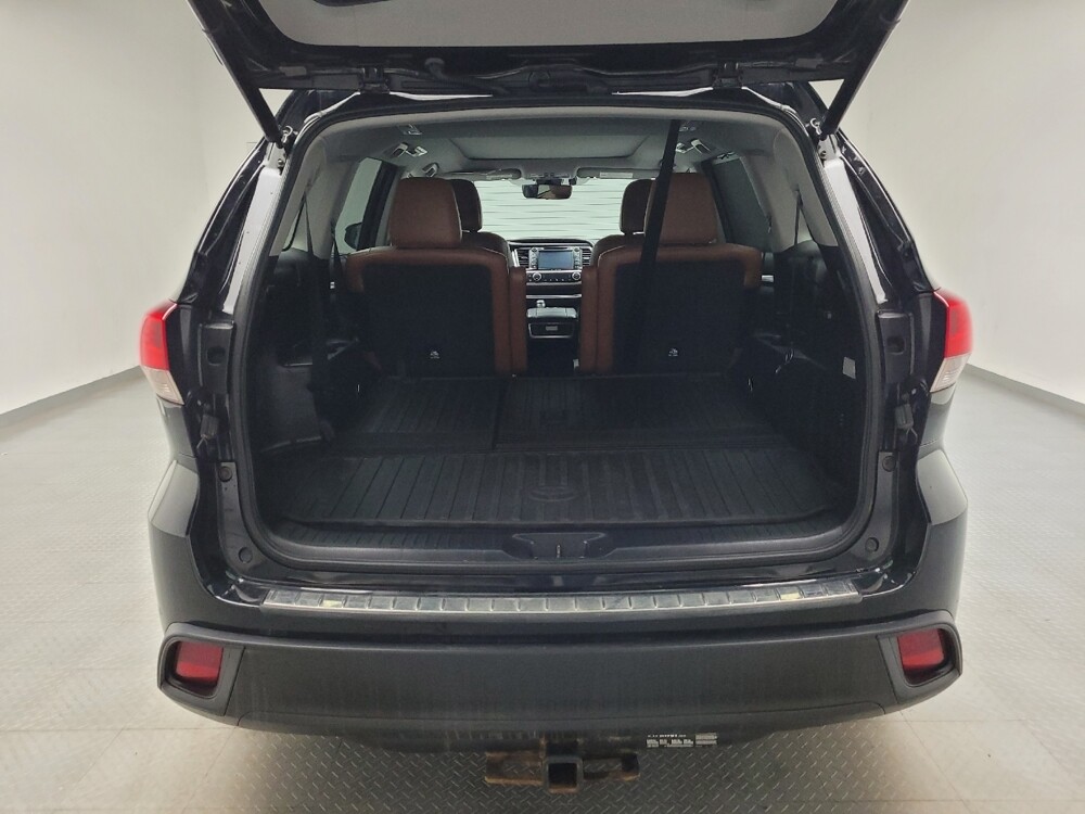 2018 Toyota Highlander in Eastpointe, MI 48021 - 18131353 29