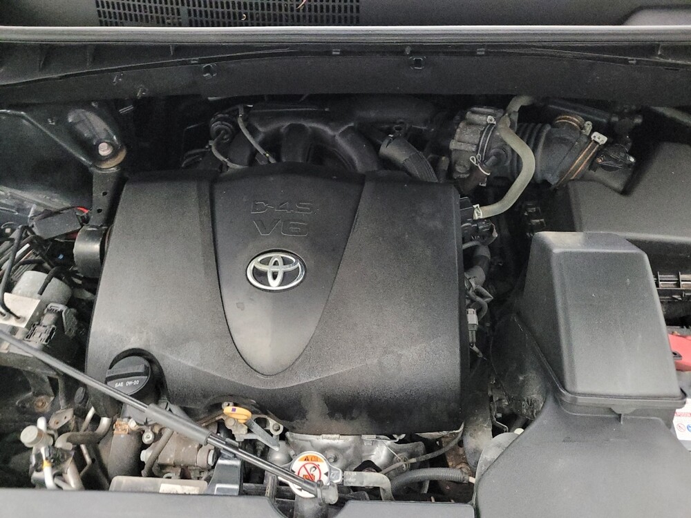 2018 Toyota Highlander in Eastpointe, MI 48021 - 18131353 30