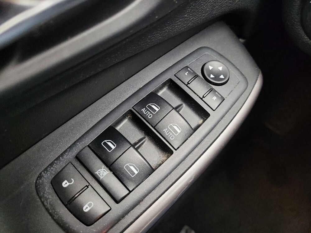 2019 Jeep Cherokee in Grand Rapids, MI 49508 - 18131359 27