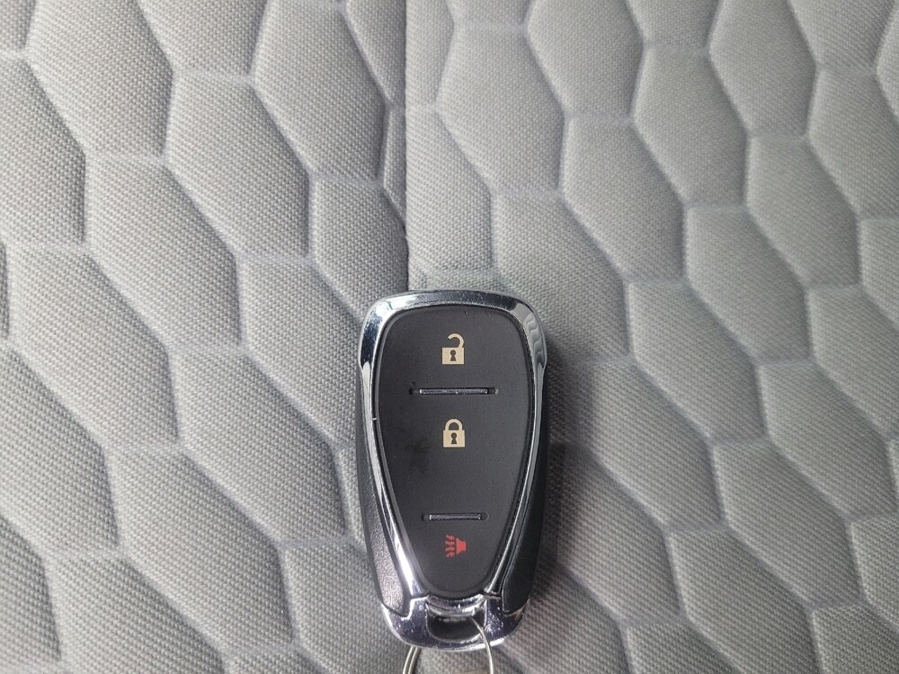 2019 Chevrolet Equinox in Highland, IN 46322 - 18131364 32