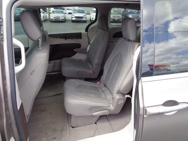 2017 Chrysler Pacifica in Lebanon, TN 37087-3302 - 18131400 6