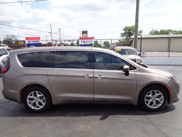 2017 Chrysler Pacifica in Lebanon, TN 37087-3302 - 18131400 2