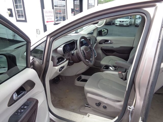 2017 Chrysler Pacifica in Lebanon, TN 37087-3302 - 18131400 5