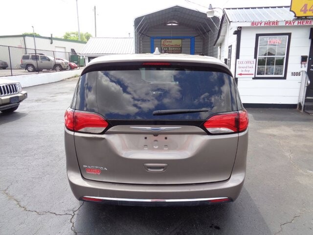2017 Chrysler Pacifica in Lebanon, TN 37087-3302 - 18131400 4