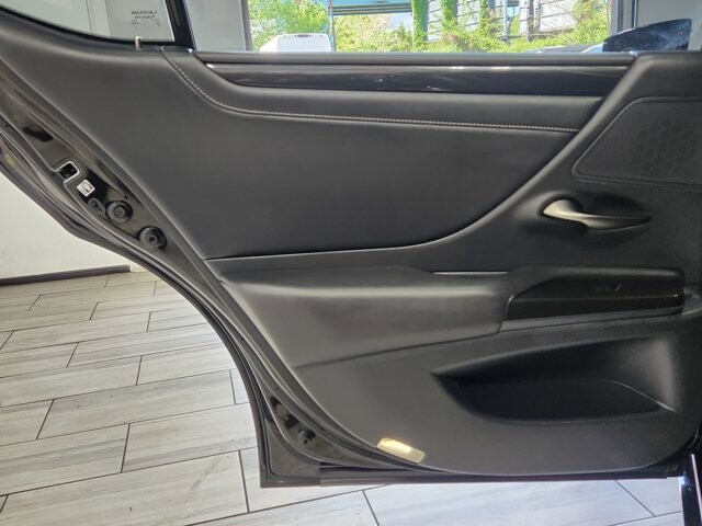 2019 Lexus ES 350 in Cinnaminson, NJ 08077 - 18131412 12