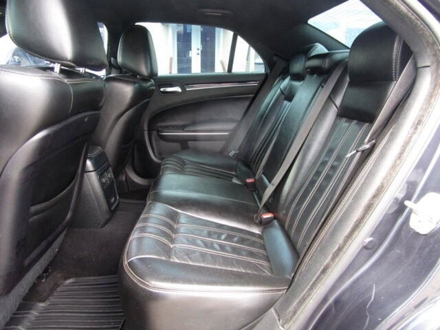 2019 Chrysler 300 in Tampa, FL 33604-6914 - 18131435 10