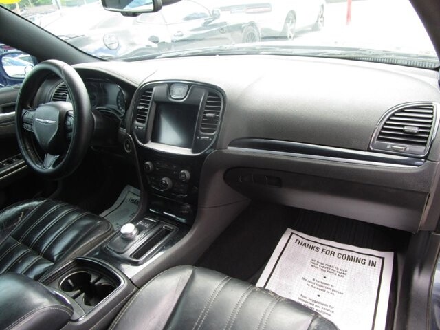 2019 Chrysler 300 in Tampa, FL 33604-6914 - 18131435 11