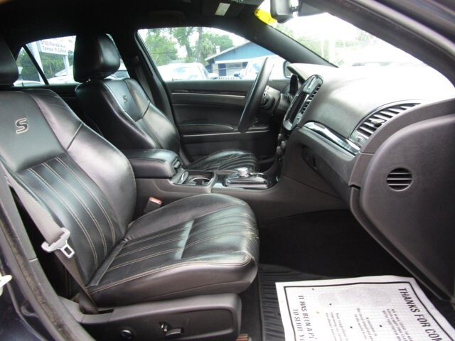 2019 Chrysler 300 in Tampa, FL 33604-6914 - 18131435 7