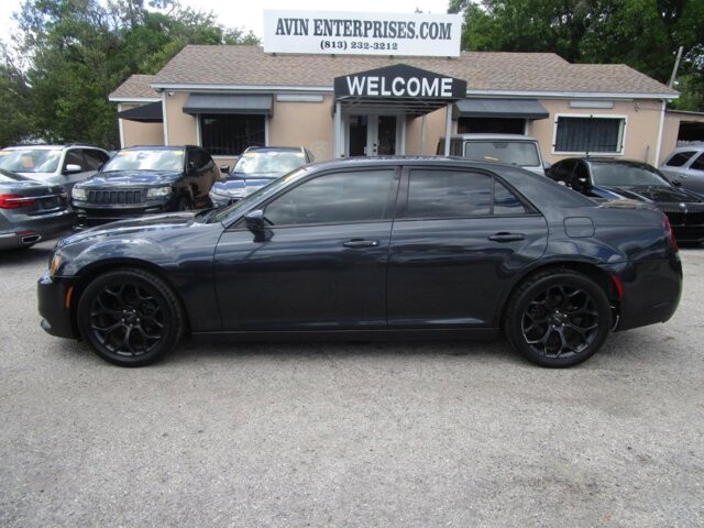 2019 Chrysler 300 in Tampa, FL 33604-6914 - 18131435 27