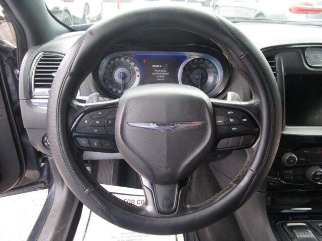 2019 Chrysler 300 in Tampa, FL 33604-6914 - 18131435 4