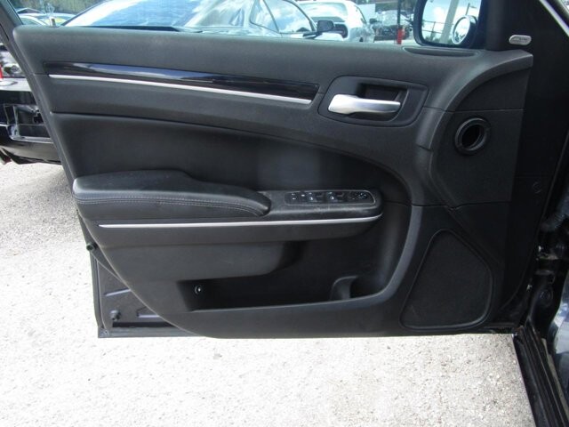 2019 Chrysler 300 in Tampa, FL 33604-6914 - 18131435 14