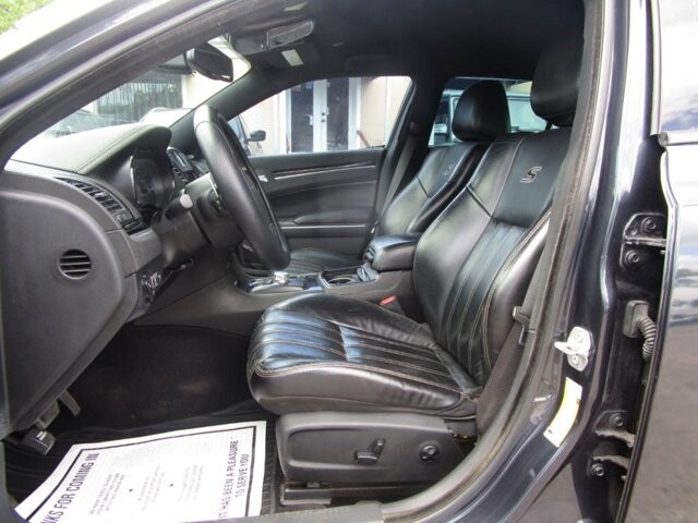 2019 Chrysler 300 in Tampa, FL 33604-6914 - 18131435 8