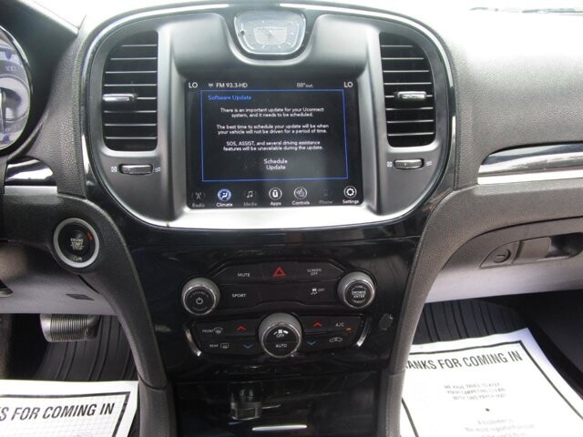 2019 Chrysler 300 in Tampa, FL 33604-6914 - 18131435 6