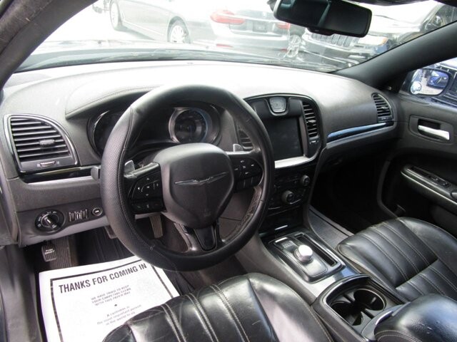 2019 Chrysler 300 in Tampa, FL 33604-6914 - 18131435 12