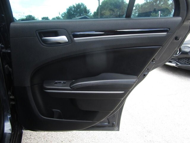 2019 Chrysler 300 in Tampa, FL 33604-6914 - 18131435 17