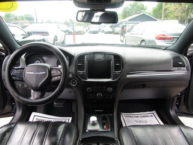 2019 Chrysler 300 in Tampa, FL 33604-6914 - 18131435 3