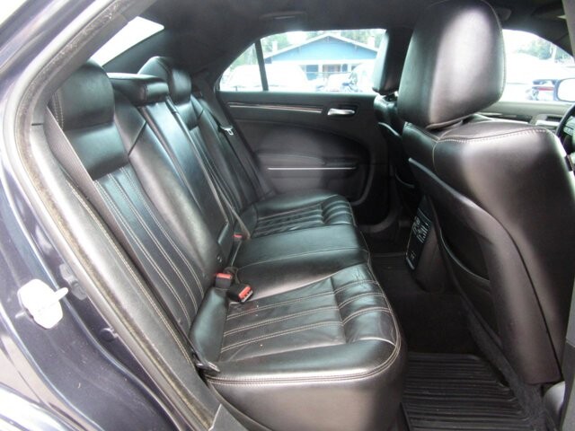 2019 Chrysler 300 in Tampa, FL 33604-6914 - 18131435 9