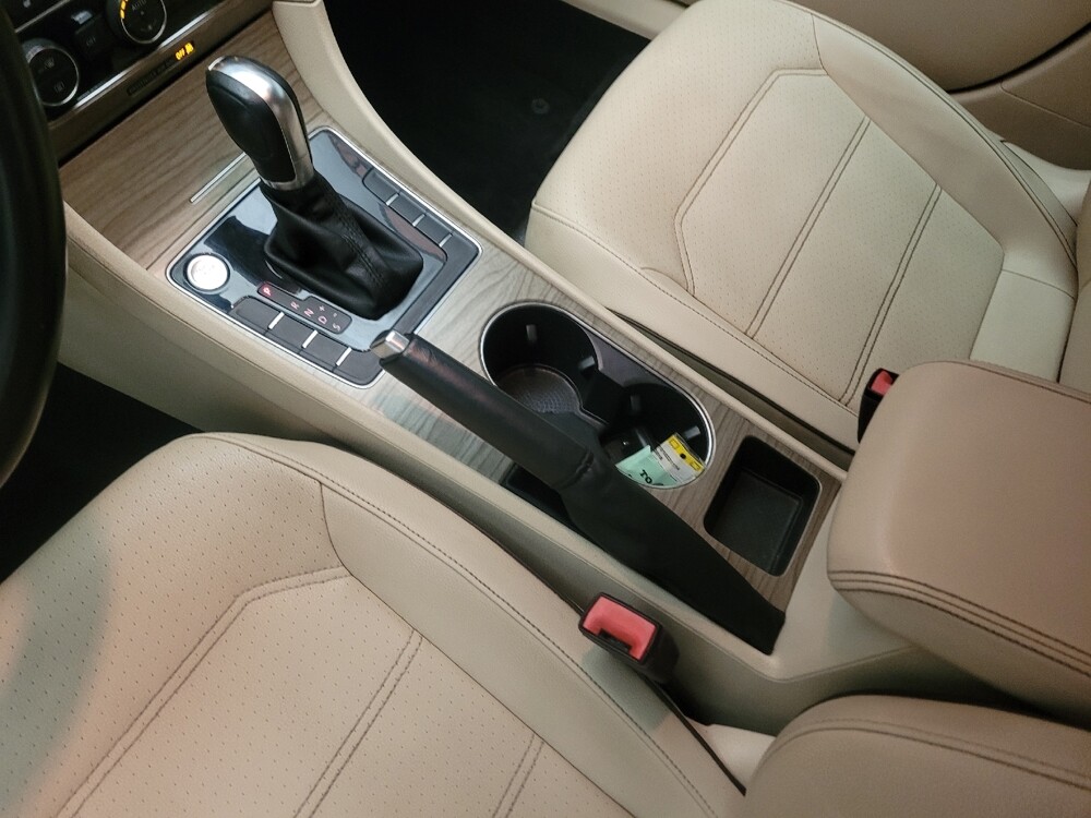 2018 Volkswagen Passat in Torrance, CA 90504 - 18131450 26