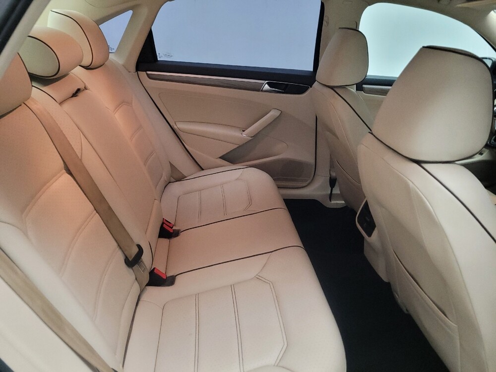 2018 Volkswagen Passat in Torrance, CA 90504 - 18131450 19