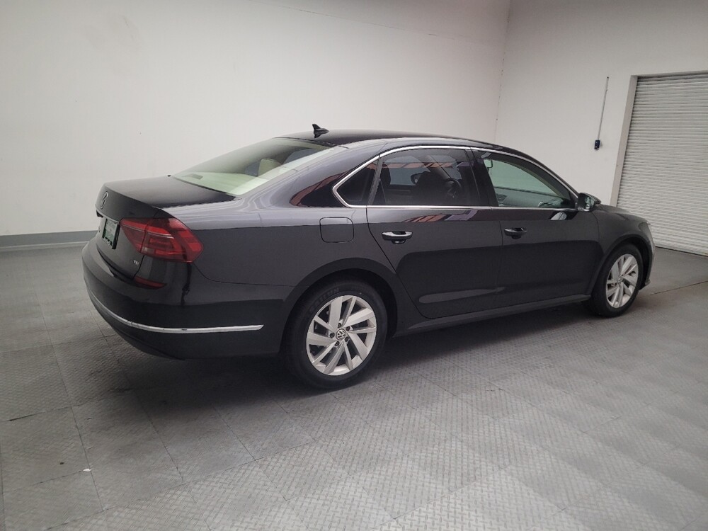 2018 Volkswagen Passat in Torrance, CA 90504 - 18131450 10