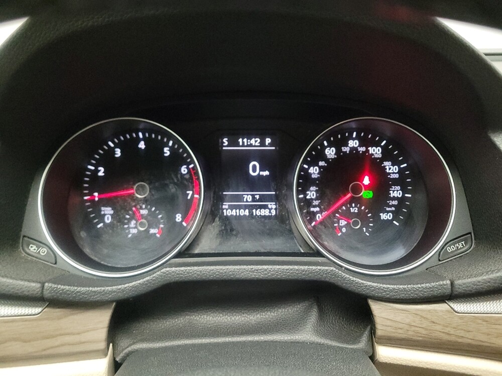 2018 Volkswagen Passat in Torrance, CA 90504 - 18131450 23