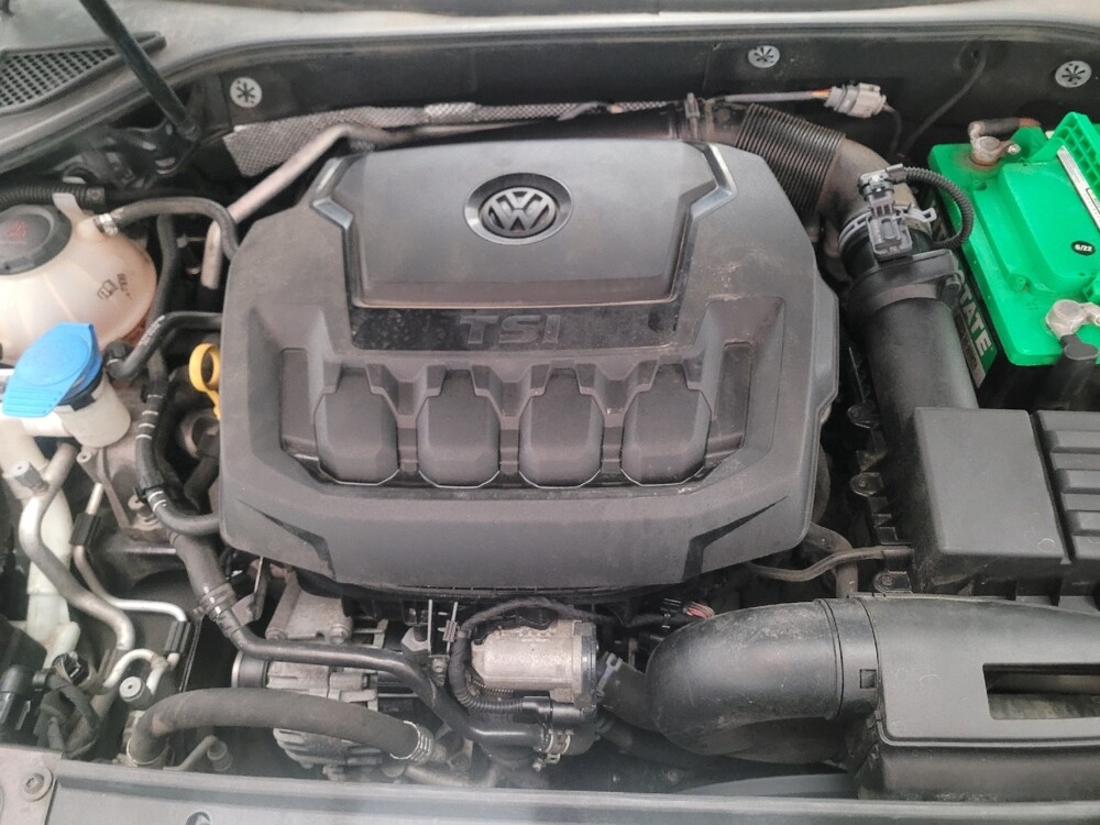 2018 Volkswagen Passat in Torrance, CA 90504 - 18131450 30