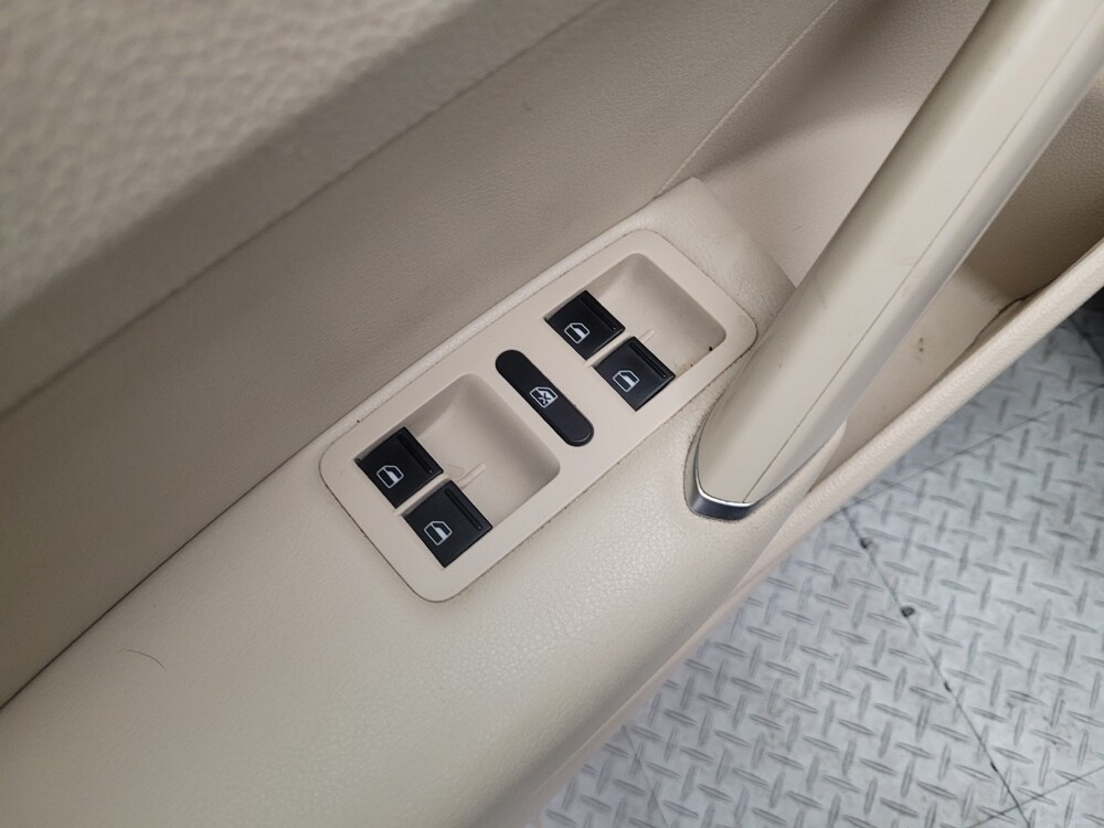 2018 Volkswagen Passat in Torrance, CA 90504 - 18131450 27