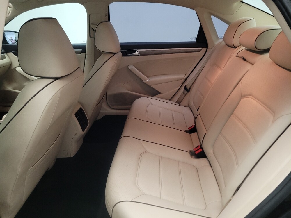 2018 Volkswagen Passat in Torrance, CA 90504 - 18131450 18