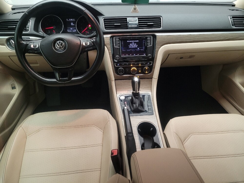 2018 Volkswagen Passat in Torrance, CA 90504 - 18131450 22