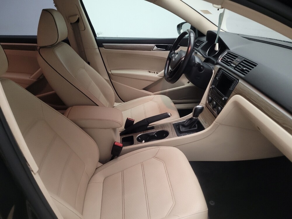2018 Volkswagen Passat in Torrance, CA 90504 - 18131450 21