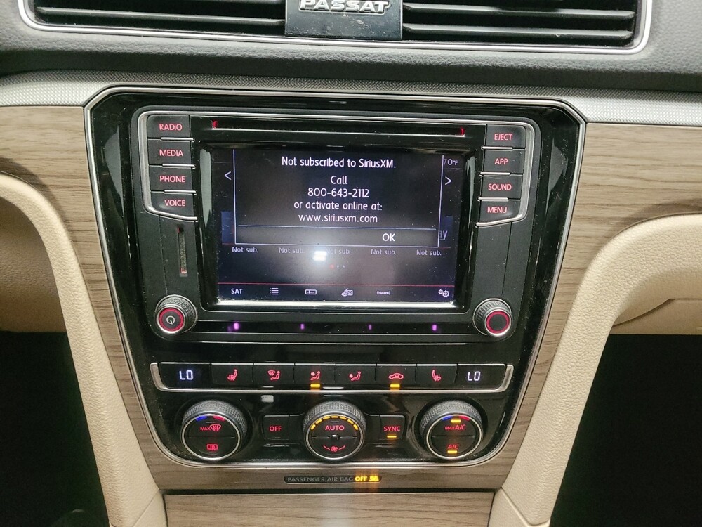 2018 Volkswagen Passat in Torrance, CA 90504 - 18131450 25