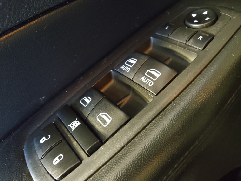 2020 Jeep Grand Cherokee in Phoenix, AZ 85015 - 18131508 25